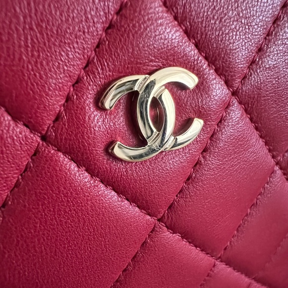 Auth Chanel Classic Quilted Red Large Cosmetic Pouch w/ Gold Hdw - Picture 5 of 9